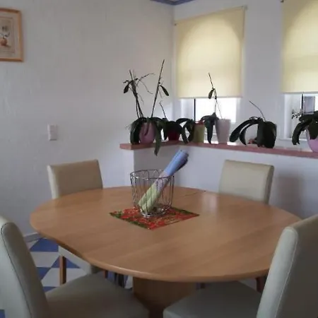 Maisonette-wohnung Mit Ueberdachter Lounge-terrasse By Interhome شقة *